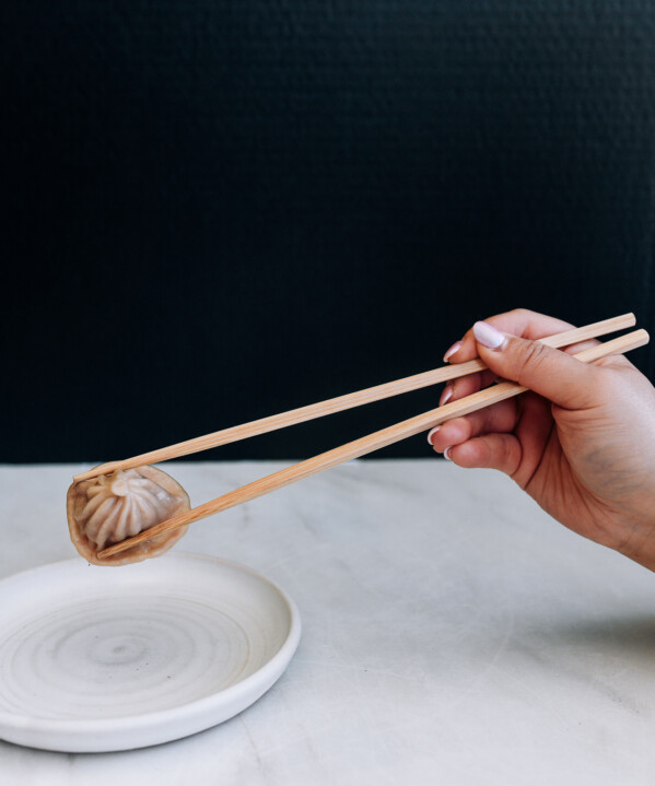 how to use chopsticks