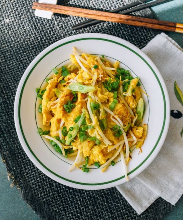 scrambled eggs with bean sprouts